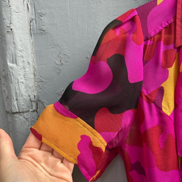 Diane Von Furstenberg silk Doma Blouse, size 8 - Picture 4 of 9